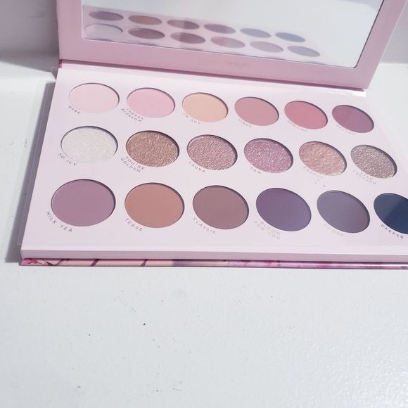 Lunar Beauty| Nude Prism Eyeshadow Palette - Picture 2 of 10